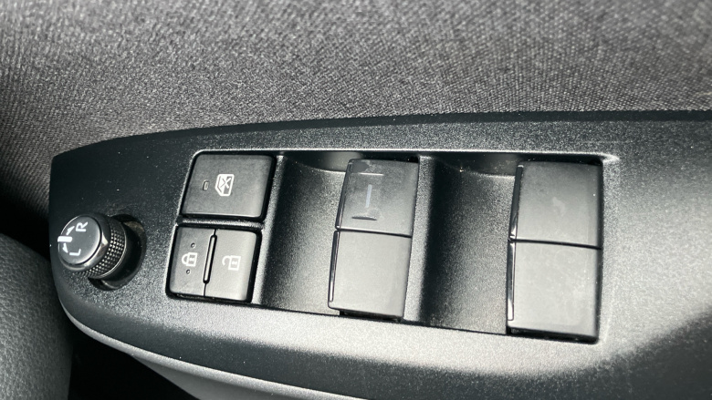 Toyota Yaris 1.5 Hybrid Design 5dr CVT Hybrid Hatchback